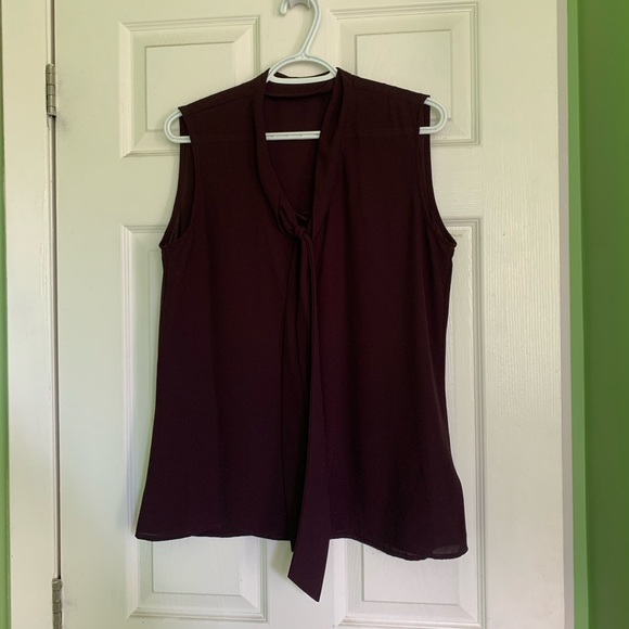 Sleeveless women’s blouse - Picture 1 of 5